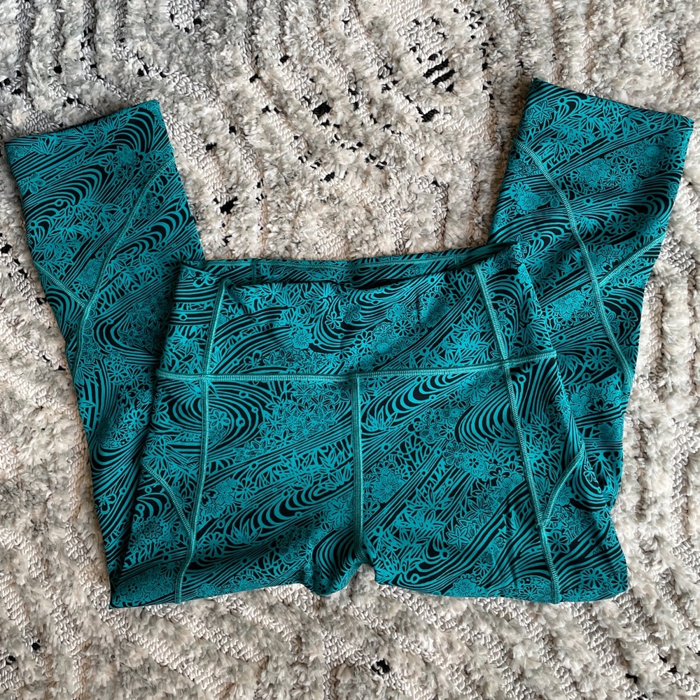 Lululemon Sz 4 Wonder Under Perfect condition - Picture 5 of 7